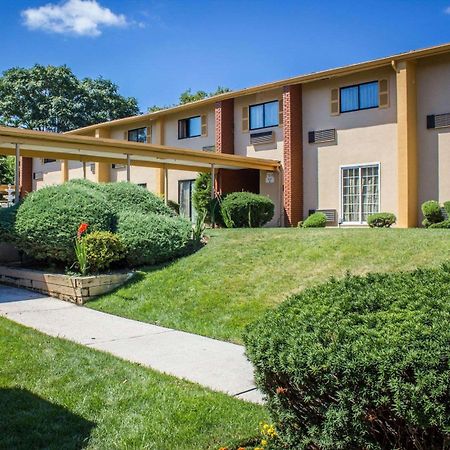 Rodeway Inn Huntington Station - Melville Exterior foto