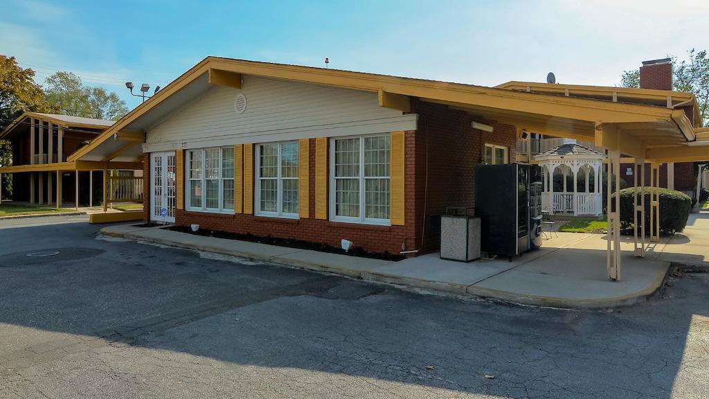 Rodeway Inn Huntington Station - Melville Exterior foto